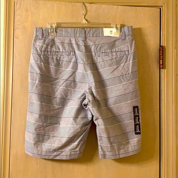 NWT GAP Size 30 Flat Front Shorts - Picture 2 of 4